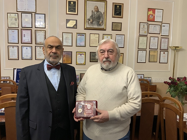 Г.Б. Мирзоев вручил медаль «За вклад в защиту Русского мира» адвокату А. П. Замоте