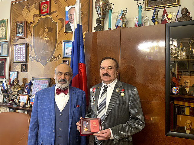 Г. Б. Мирзоев вручил награды МСРС адвокату В. А. Талалайко и президенту РААН Г. Г. Черемных